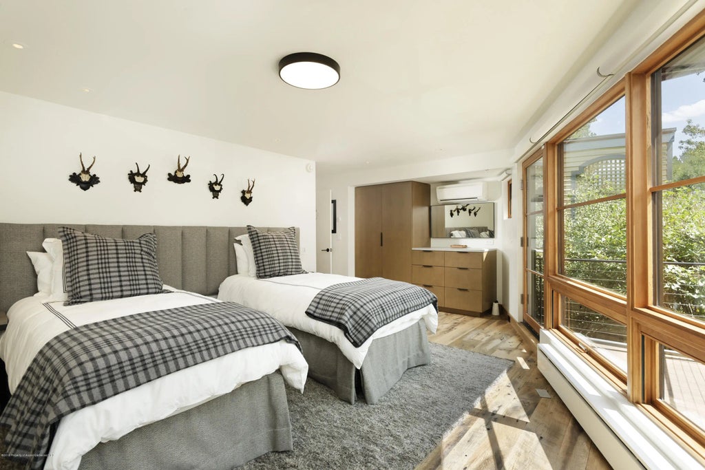 21 of 34 - 411 W Francis Street, Aspen, CO