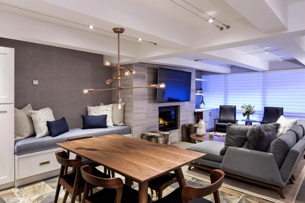 4 of 17 - 124 W Hyman Avenue 2-e, Aspen, CO