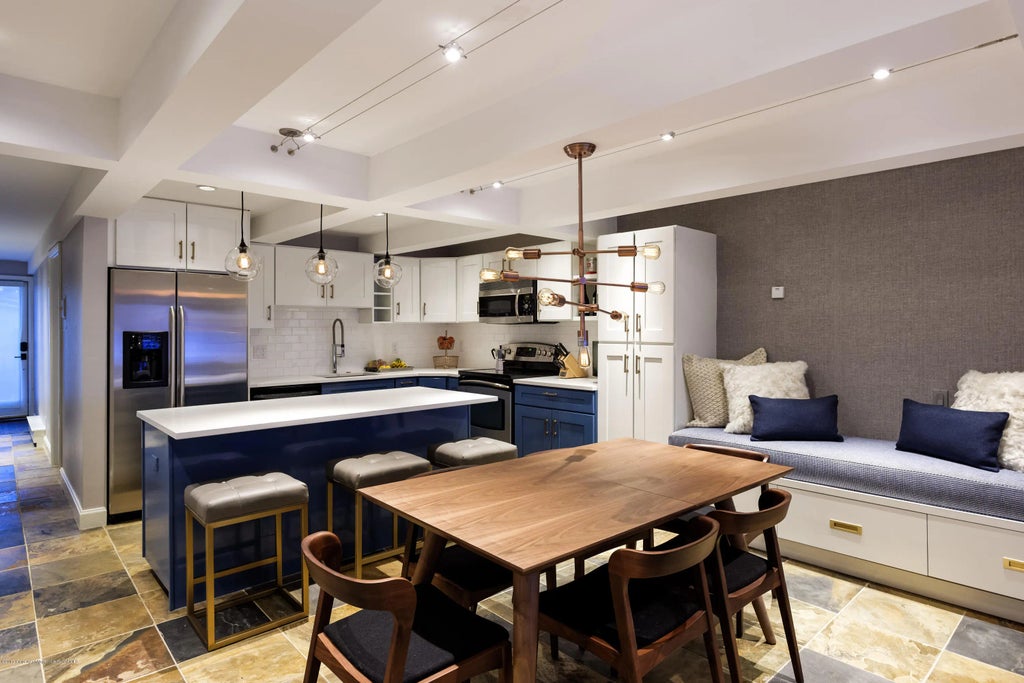 6 of 17 - 124 W Hyman Avenue 2-e, Aspen, CO