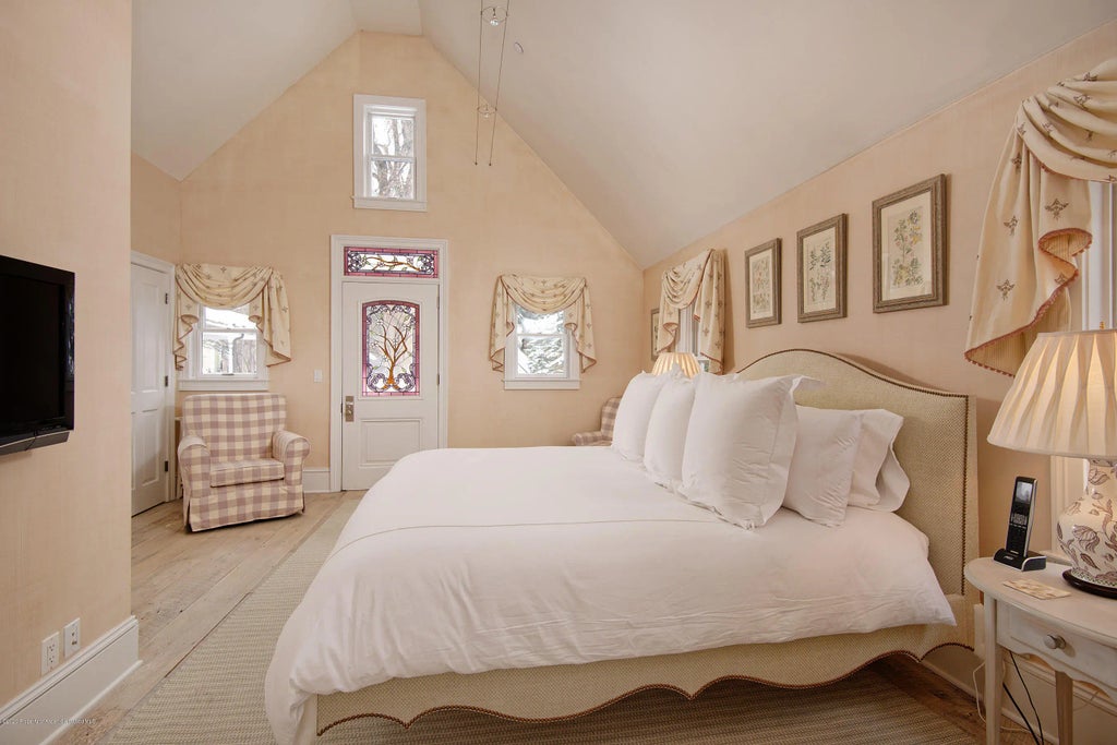 10 of 26 - 716 W Francis Street, Aspen, CO