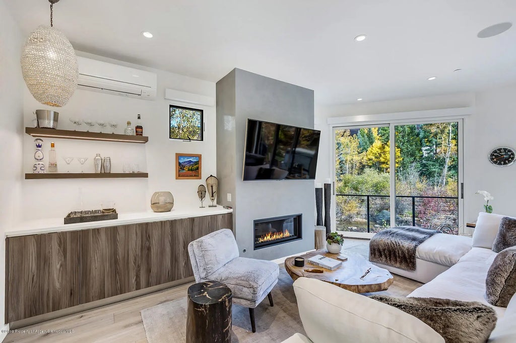 4 of 45 - 1098 E Waters Avenue, Aspen, CO