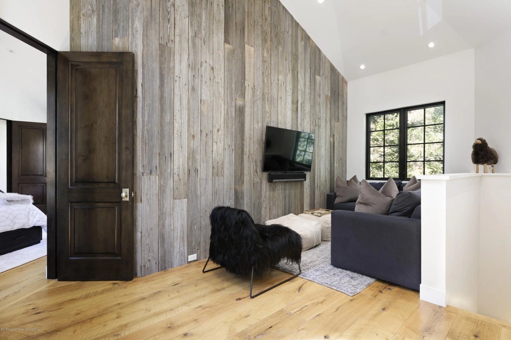 21 of 32 - 235 Exhibition Lane, Aspen, CO