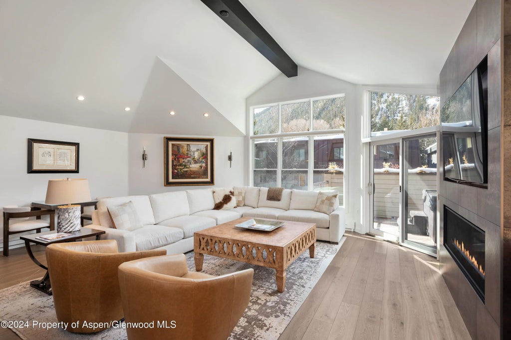4 of 44 - 927 E Durant Avenue 3, Aspen, CO