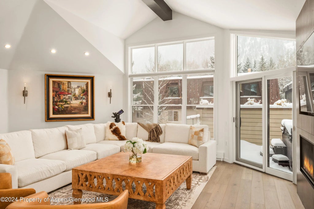 7 of 44 - 927 E Durant Avenue 3, Aspen, CO