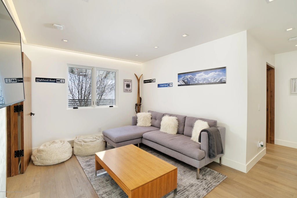 19 of 32 - 100 Park Avenue, Aspen, CO