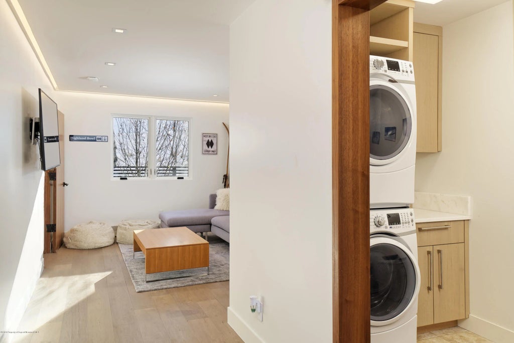 20 of 32 - 100 Park Avenue, Aspen, CO