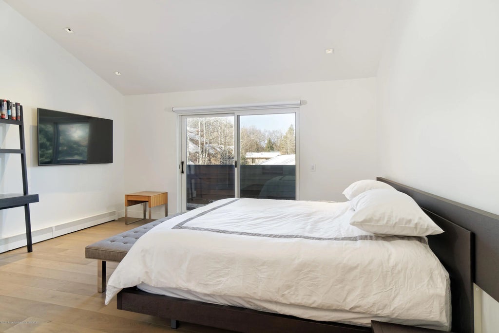 23 of 32 - 100 Park Avenue, Aspen, CO