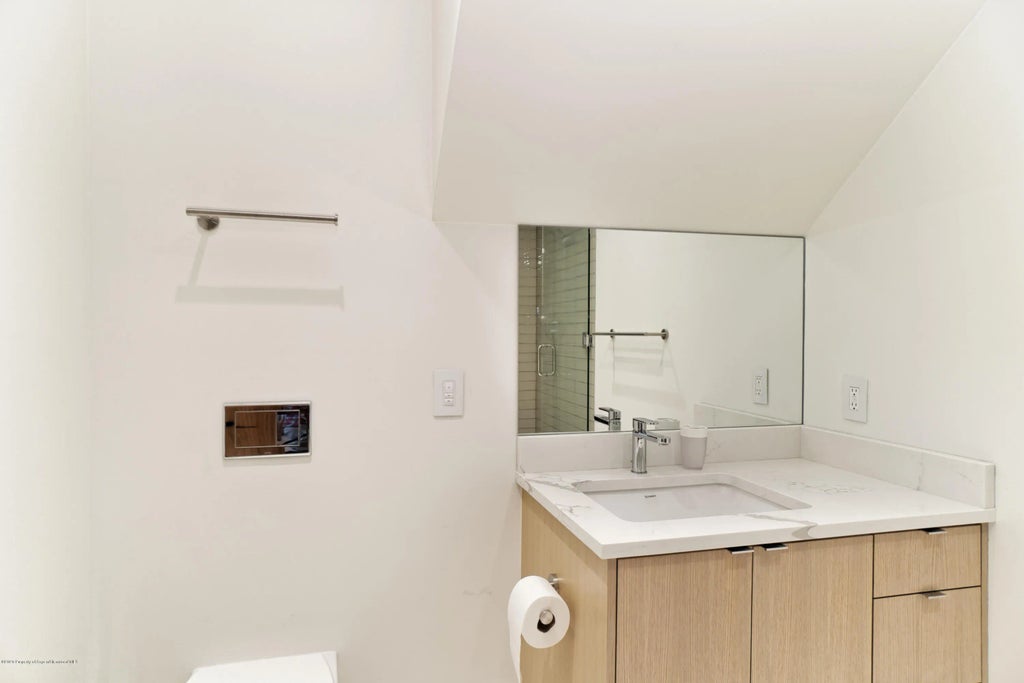 26 of 32 - 100 Park Avenue, Aspen, CO