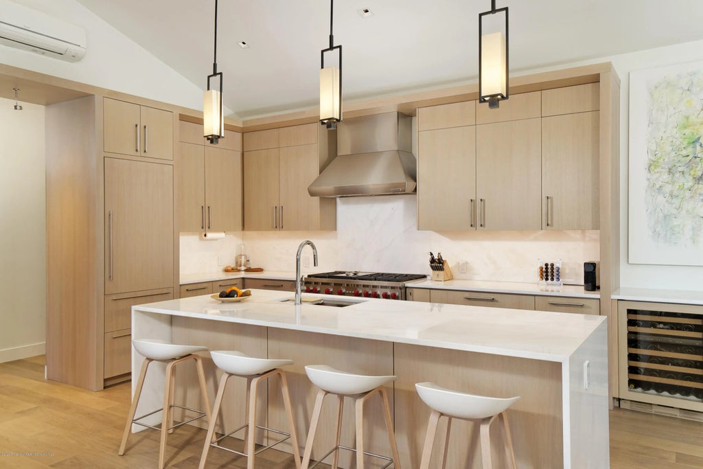 6 of 32 - 100 Park Avenue, Aspen, CO