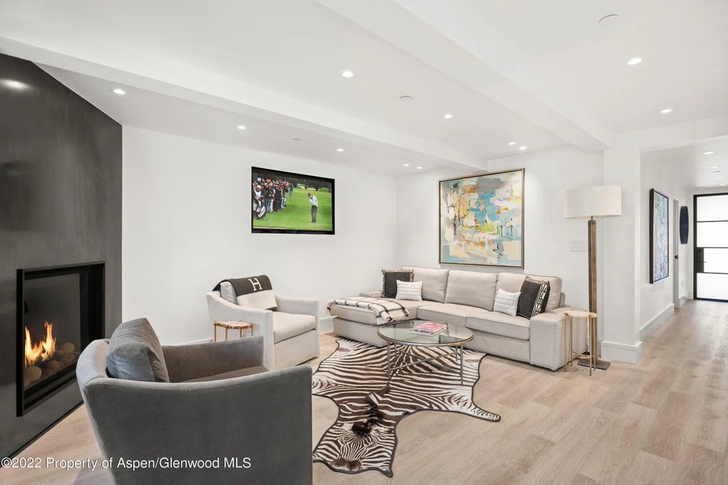 2 of 10 - 600 E Main Street 307, Aspen, CO