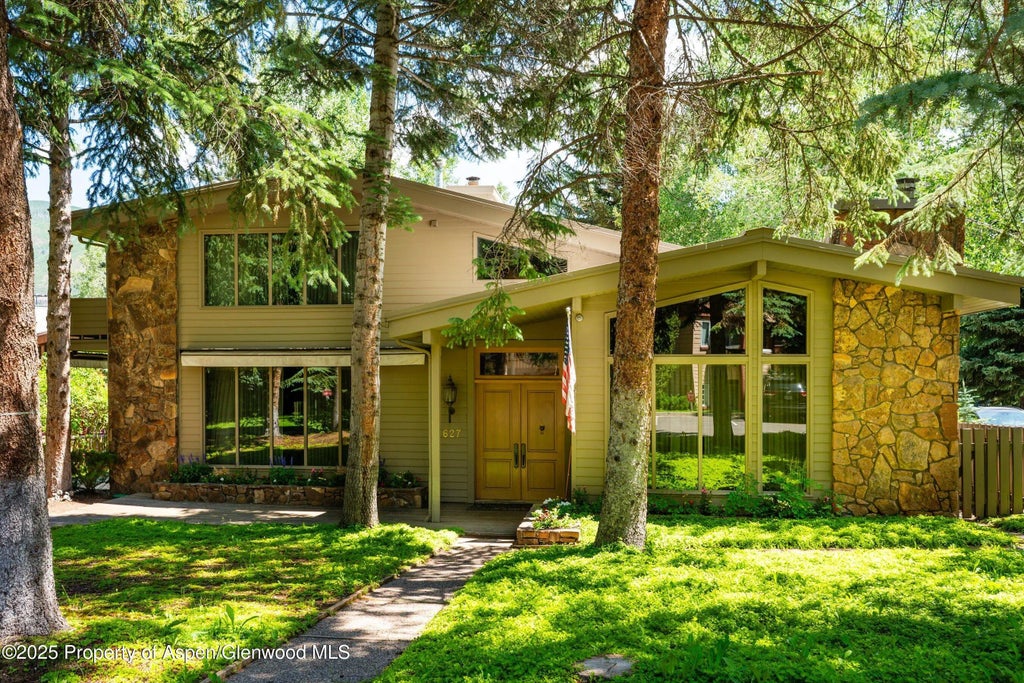 28 of 43 - 627 S Original Street, Aspen, CO
