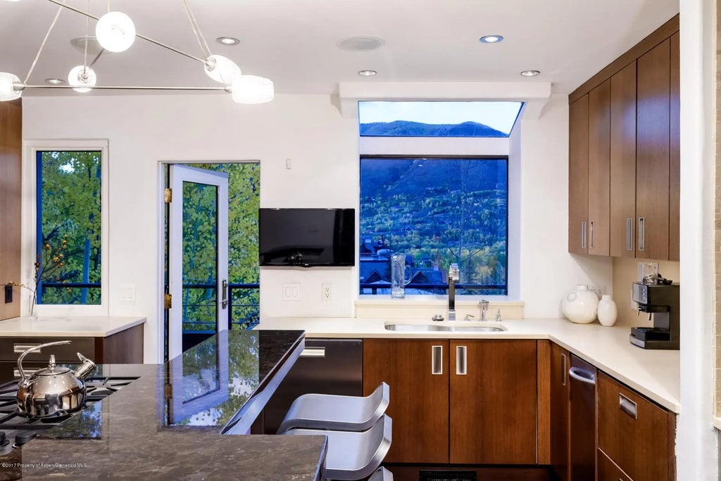 11 of 31 - 342 Summit Street B, Aspen, CO