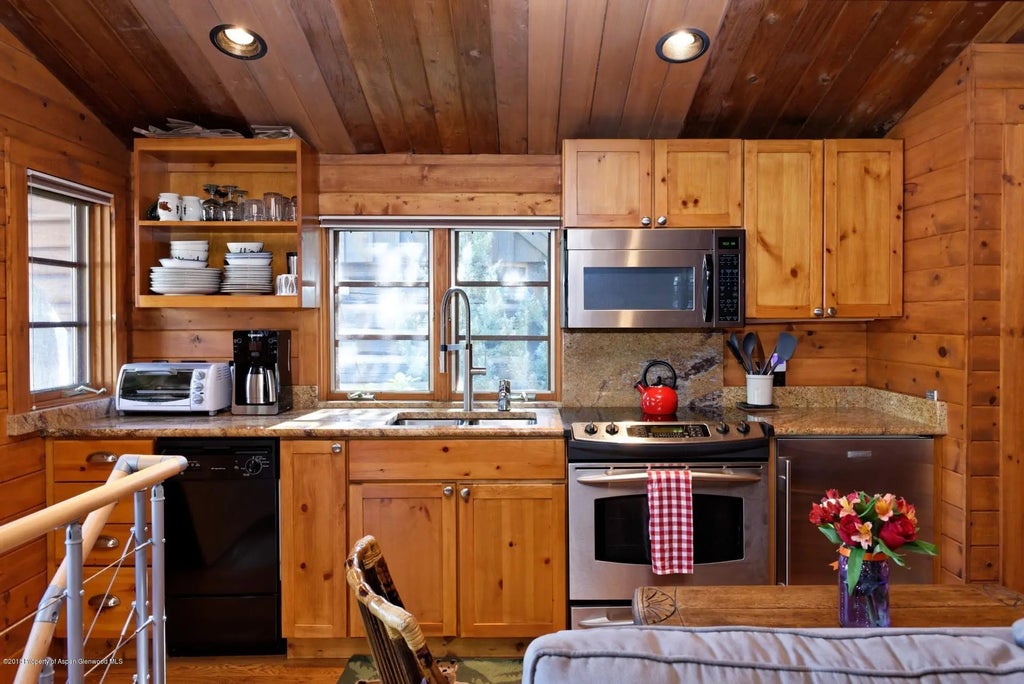 6 of 9 - 509 W Main Street, Aspen, CO