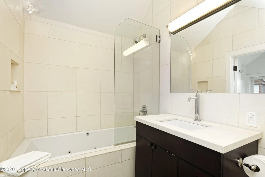 9 of 13 - 900 E Durant Avenue Unit E-114, Aspen, CO