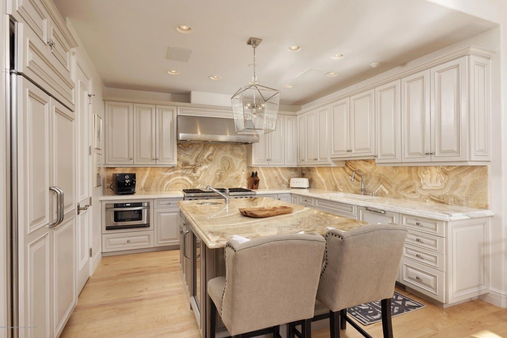 4 of 32 - 42701 Highway 82 Unit #a, Aspen, CO