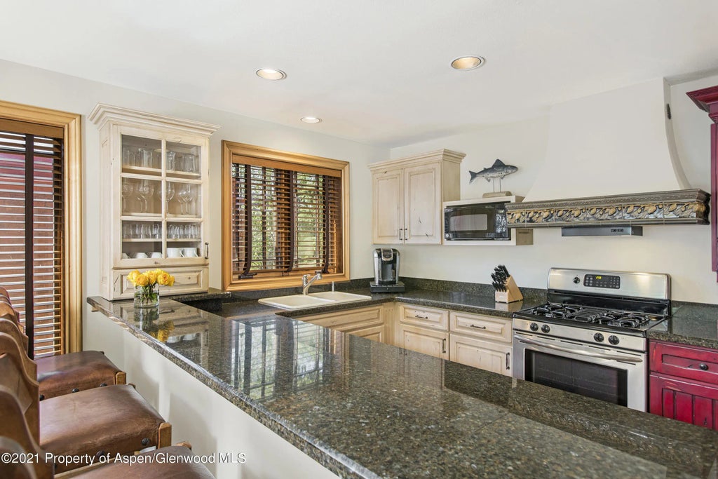 4 of 26 - 715 E Hopkins Avenue, Aspen, CO