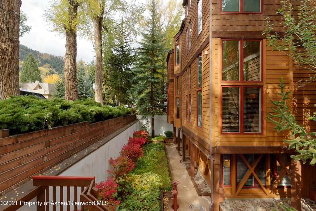 16 of 17 - 900 E Durant Avenue B-105, Aspen, CO