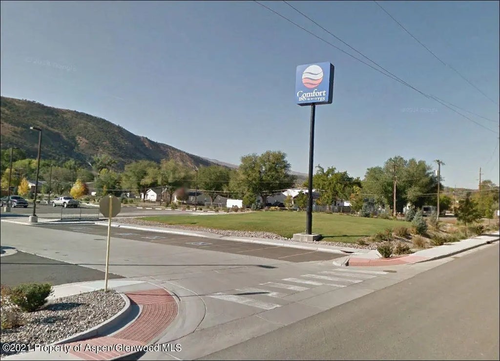 1 of 6 - 325 S 7th Street, Rifle, CO