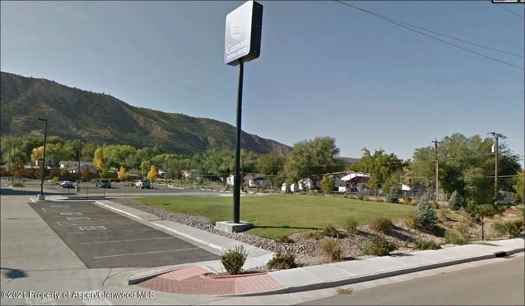 3 of 6 - 325 S 7th Street, Rifle, CO
