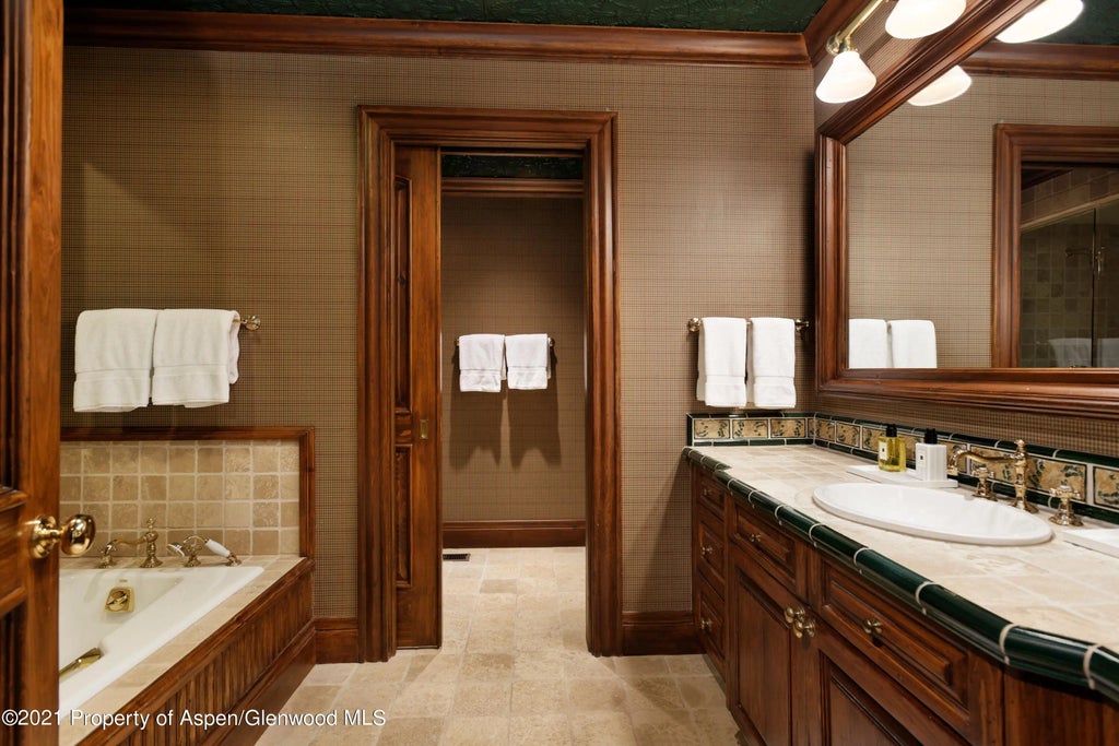 24 of 43 - 411 Willoughby Way, Aspen, CO