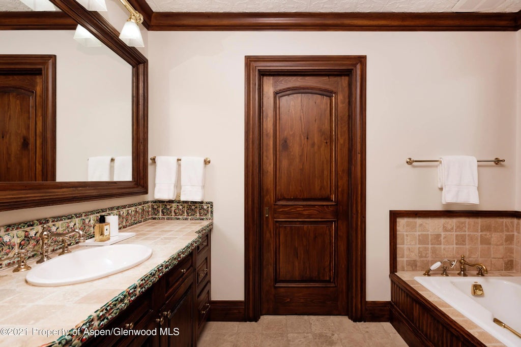 32 of 43 - 411 Willoughby Way, Aspen, CO