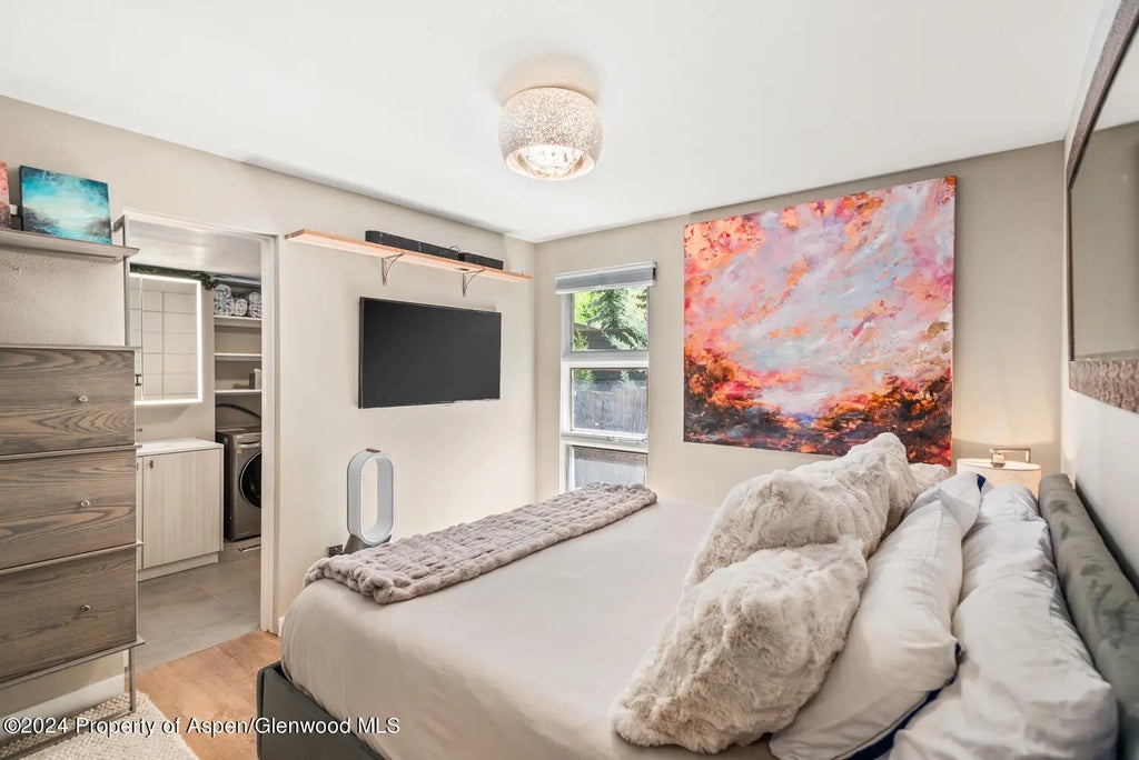 6 of 11 - 250 S Original Street E, Aspen, CO