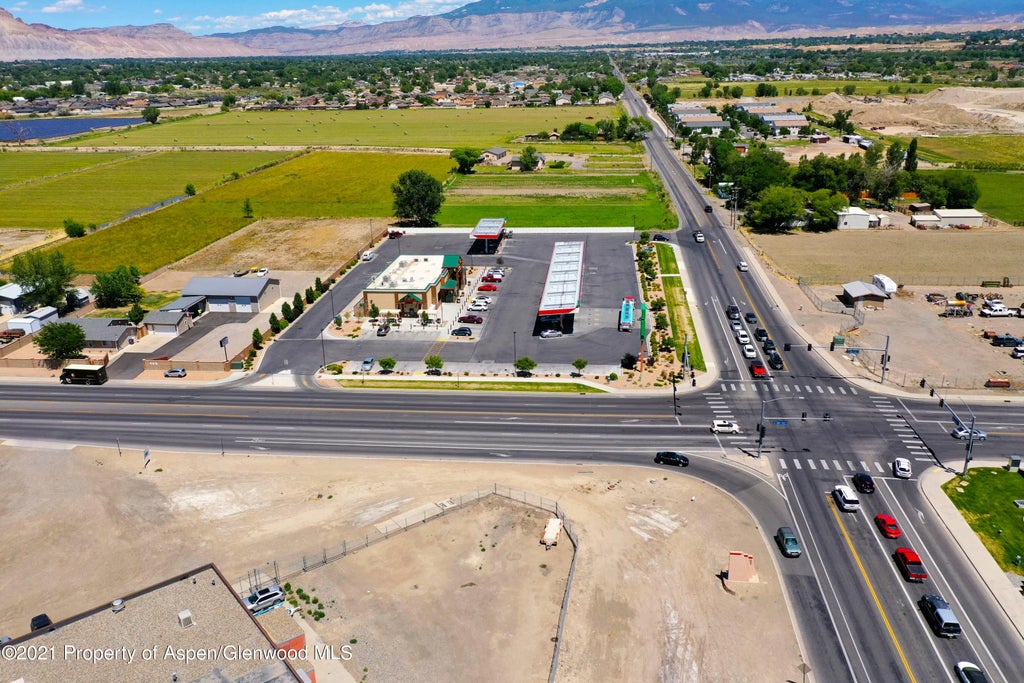 8 of 10 - 2910 D Road, Grand Junction, CO