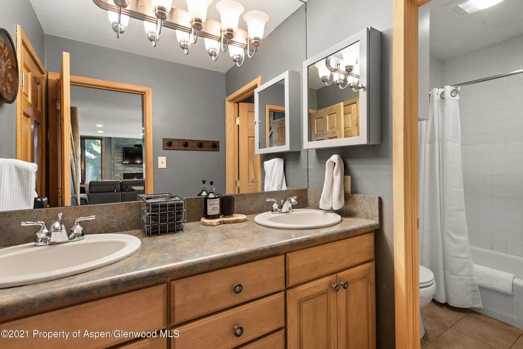 6 of 12 - 135 Carriage Way 10, Snowmass Village, CO