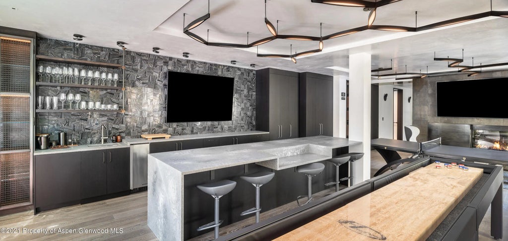 13 of 46 - 200 S Aspen Street, Aspen, CO