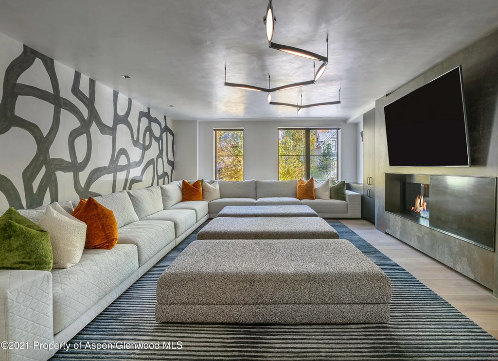 15 of 46 - 200 S Aspen Street, Aspen, CO