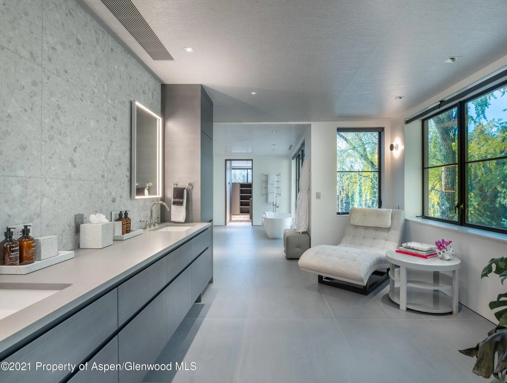 24 of 46 - 200 S Aspen Street, Aspen, CO