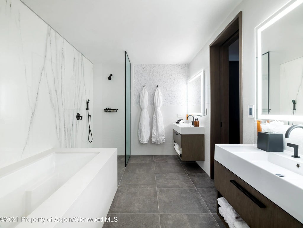 37 of 46 - 200 S Aspen Street, Aspen, CO