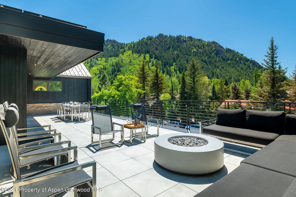 9 of 46 - 200 S Aspen Street, Aspen, CO