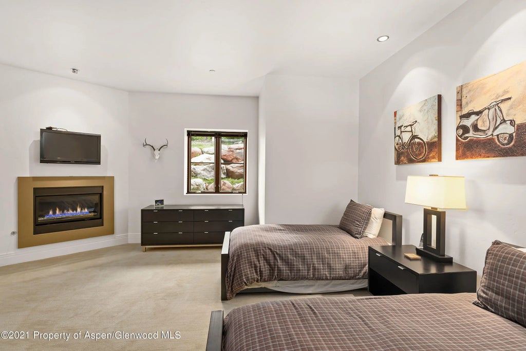 22 of 40 - 561 Meadowood Drive, Aspen, CO