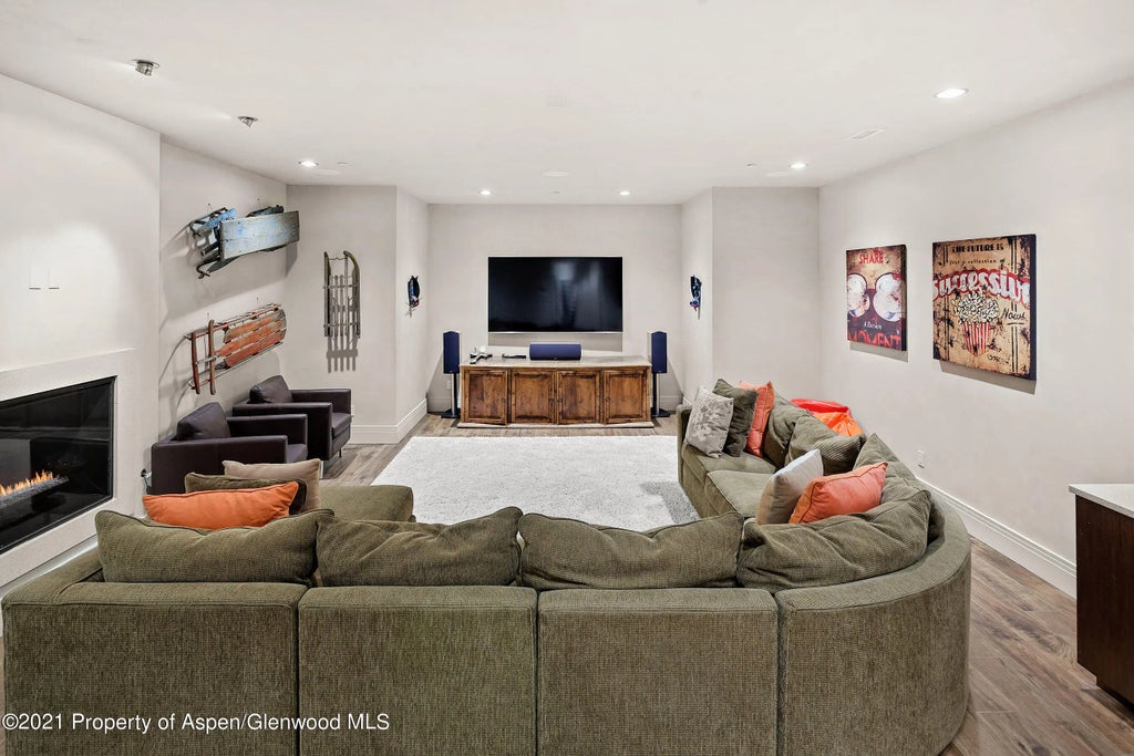 24 of 40 - 561 Meadowood Drive, Aspen, CO