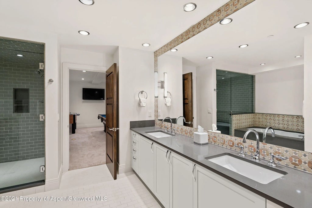29 of 40 - 561 Meadowood Drive, Aspen, CO