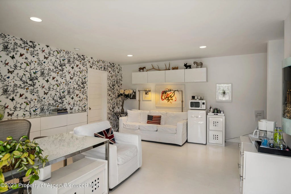 11 of 22 - 122 Eastwood Drive, Aspen, CO