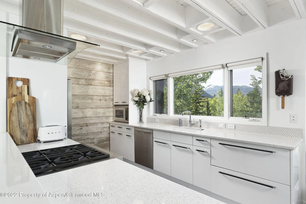 6 of 22 - 122 Eastwood Drive, Aspen, CO