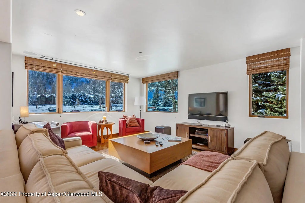 4 of 14 - 104 W Cooper Avenue 3, Aspen, CO