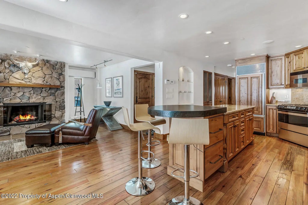 6 of 14 - 104 W Cooper Avenue 3, Aspen, CO