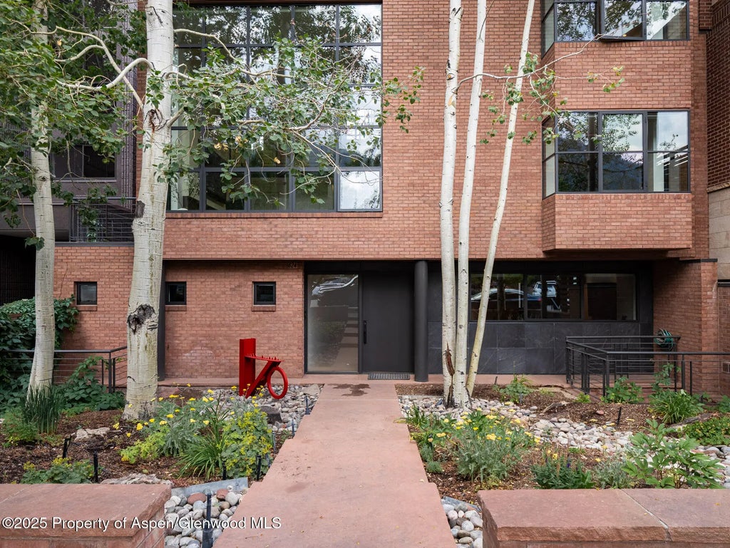1 of 24 - 624 E Hopkins Avenue, Aspen, CO