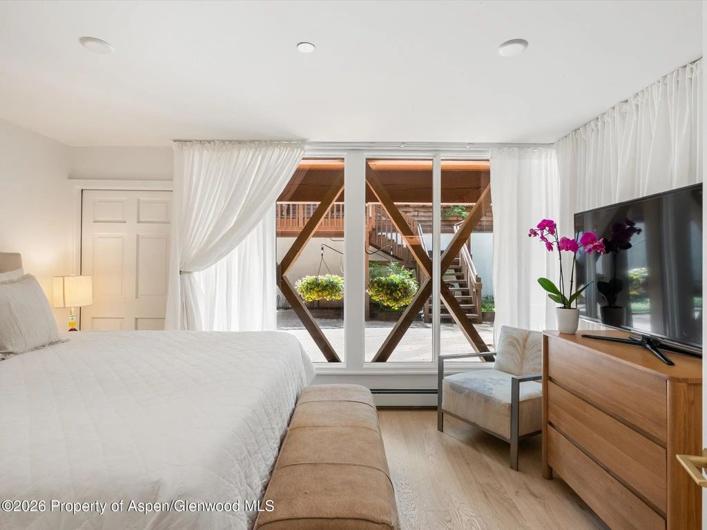 7 of 22 - 900 E Durant Avenue # 107, Aspen, CO
