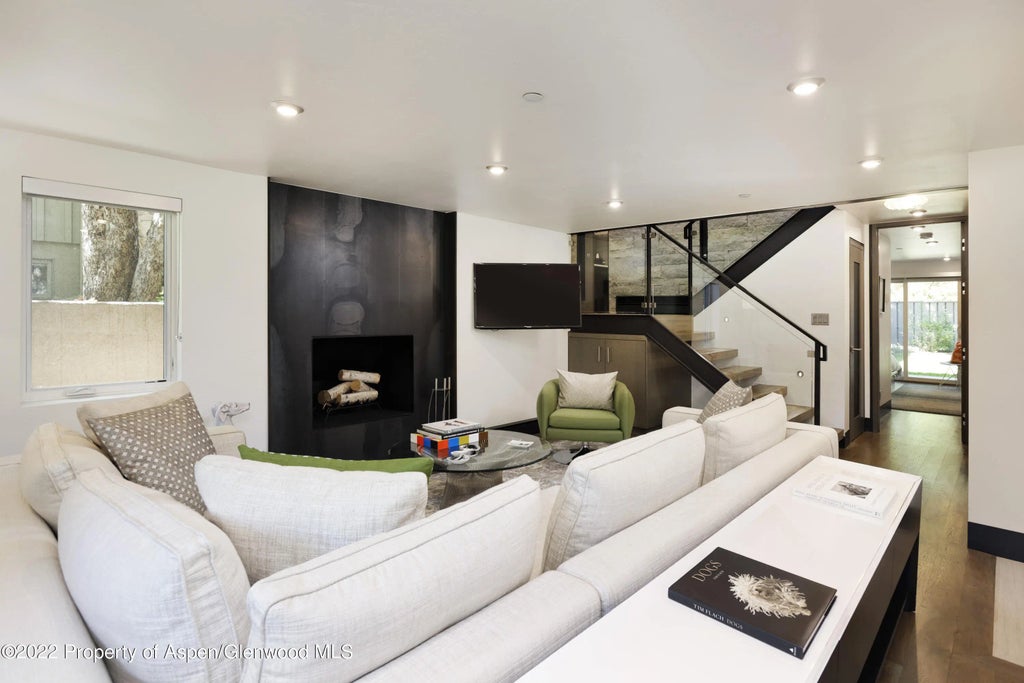 17 of 24 - 624 W Francis Street, Aspen, CO
