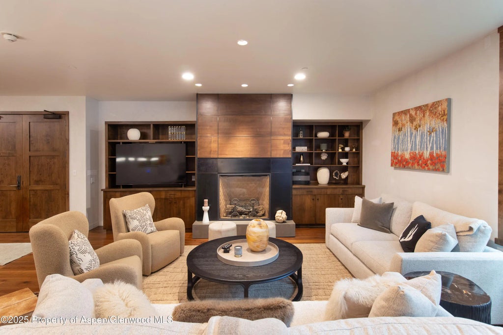 3 of 28 - 233 E Cooper Avenue 104, Aspen, CO
