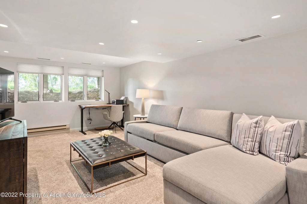 17 of 22 - 100 N 8th Street 23, Aspen, CO