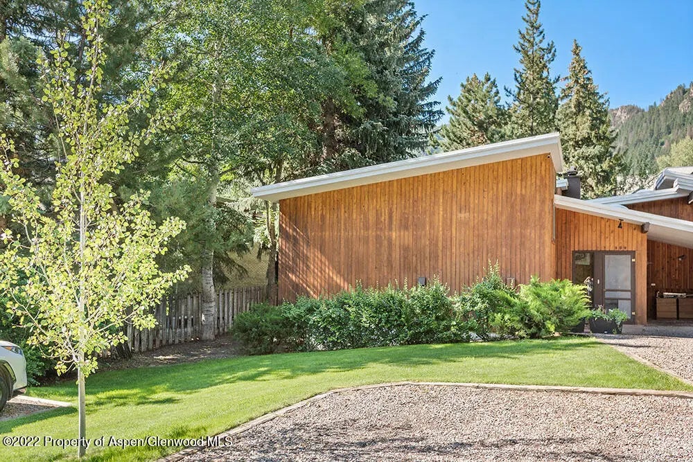 17 of 19 - 309 W North Street Unit B, Aspen, CO