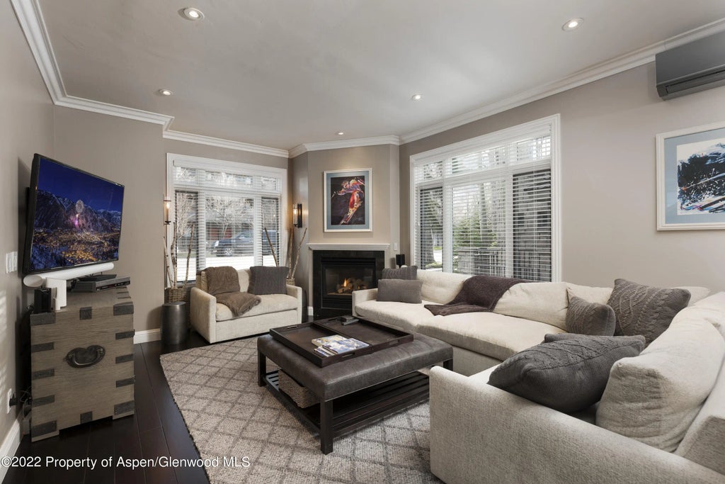 1 of 14 - 922 E Cooper Avenue, Aspen, CO