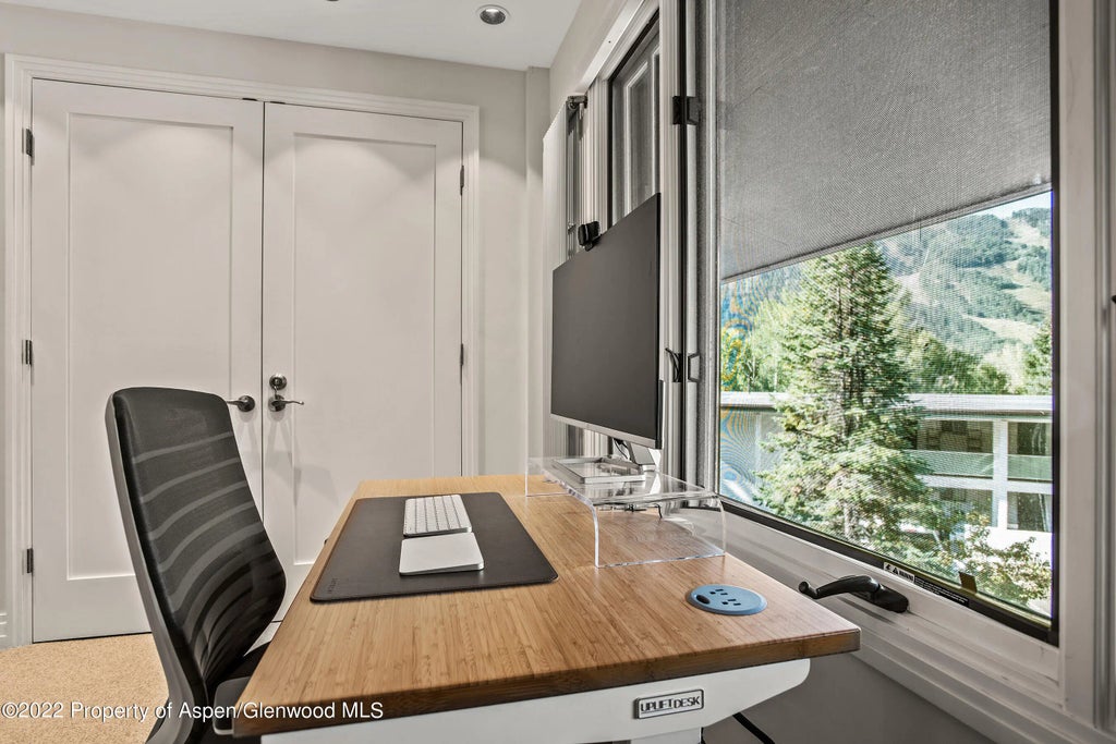 13 of 24 - 424 Park Circle Th3, Aspen, CO