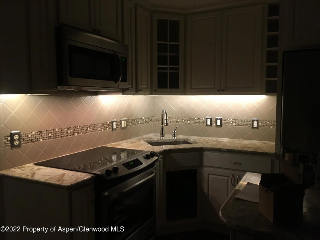 7 of 10 - 415a Pacific Ave, Aspen, CO