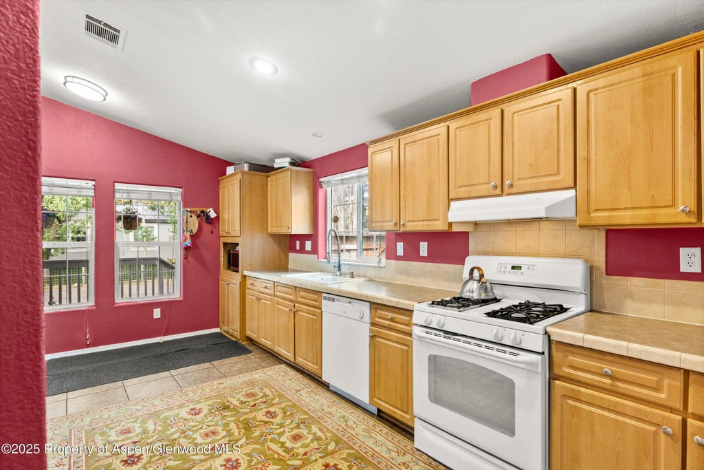 11 of 23 - 16 Aspen Village Road, Aspen, CO